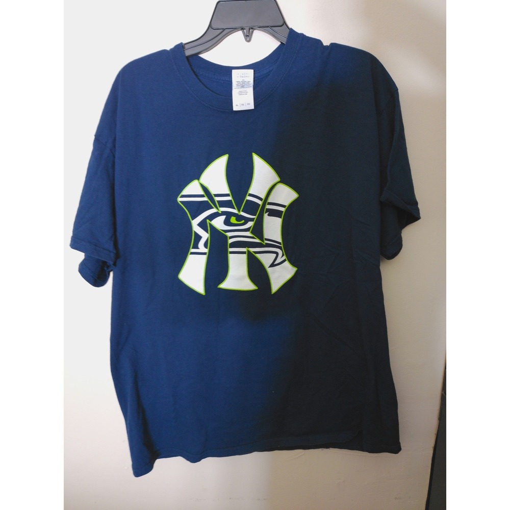 Gildan T-Shirt Mens XL Navy Blue Seahawks Yankees Mashup Graphic Sports Tee